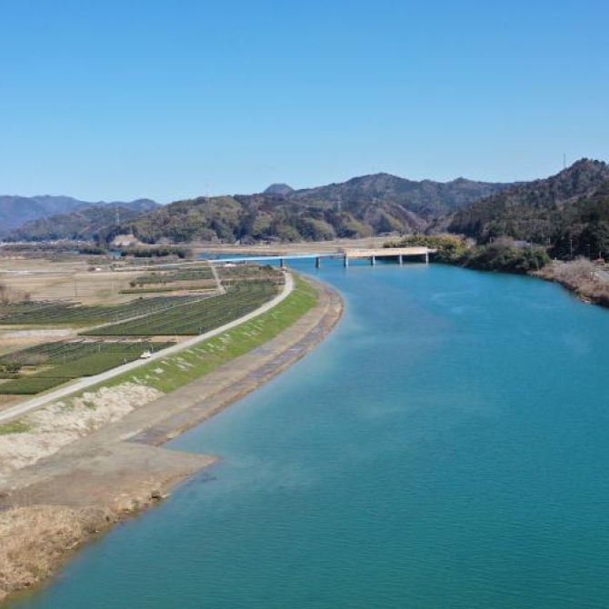 令和4年由良川志高地区上流部河道掘削工事